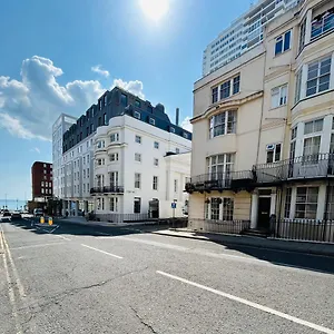 Apartment Two Top Central Beach Studios - Also Separate Spa Cabin And Watersports, Brighton